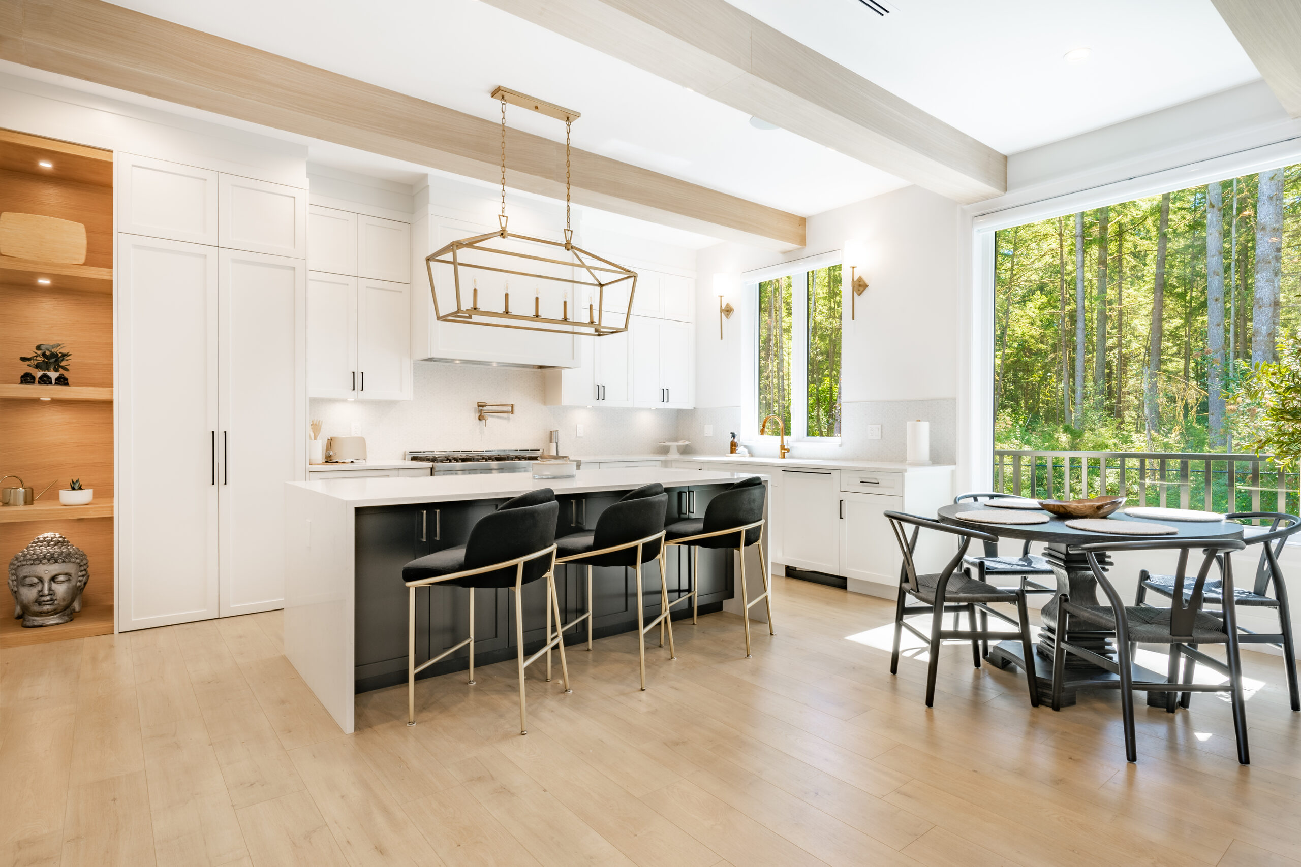 Kitchen and breakfast dining