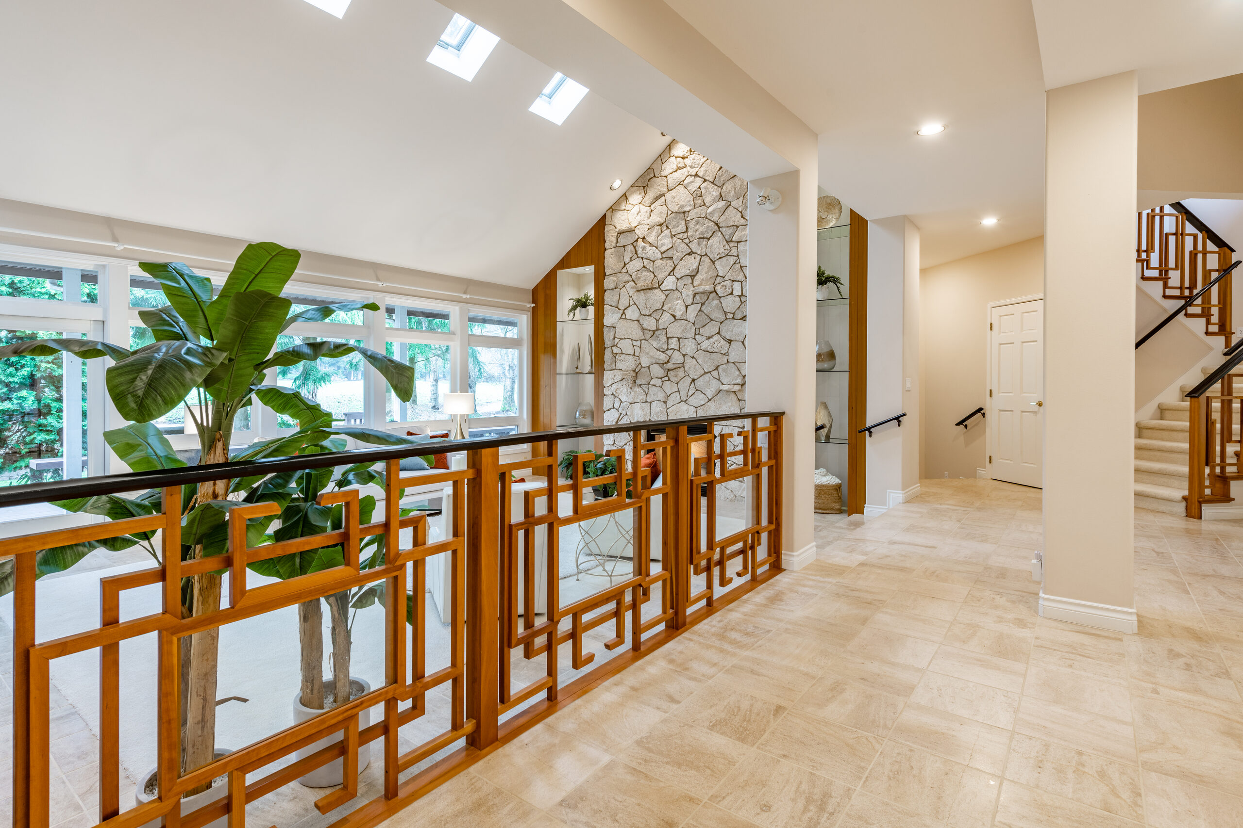 Gallery landing with lattice railing