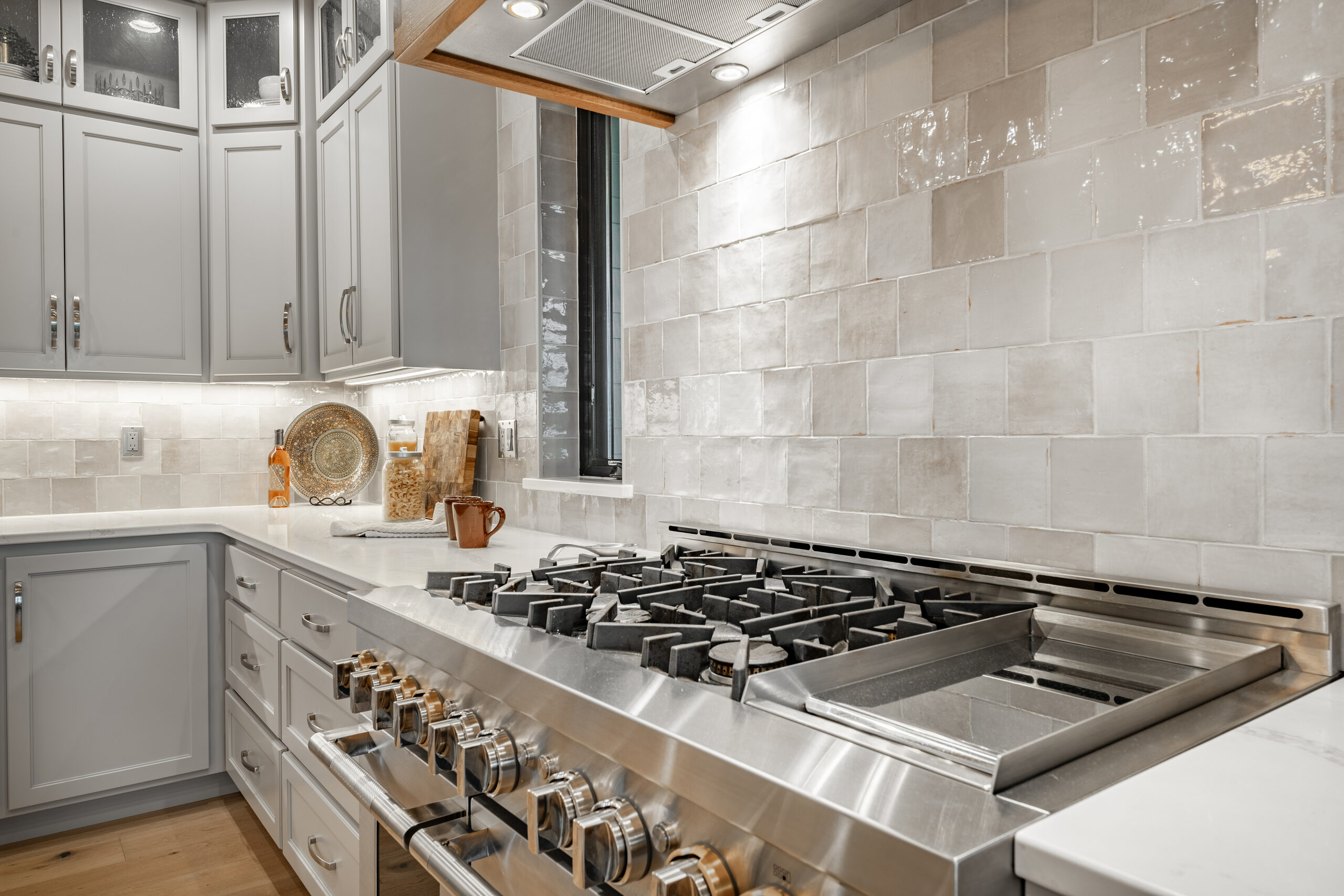 Cooktop and tile detail