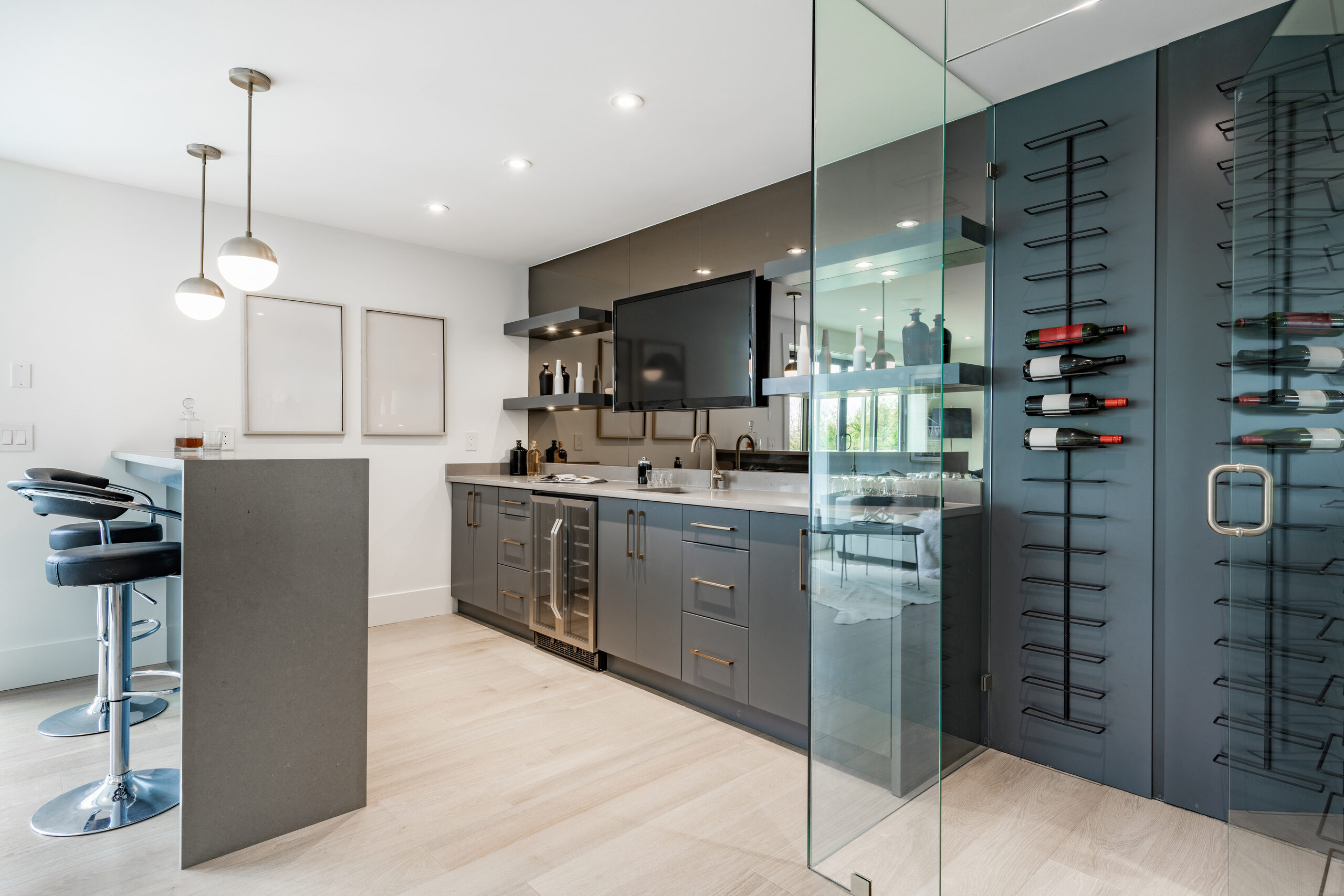 Bar and wine cellar