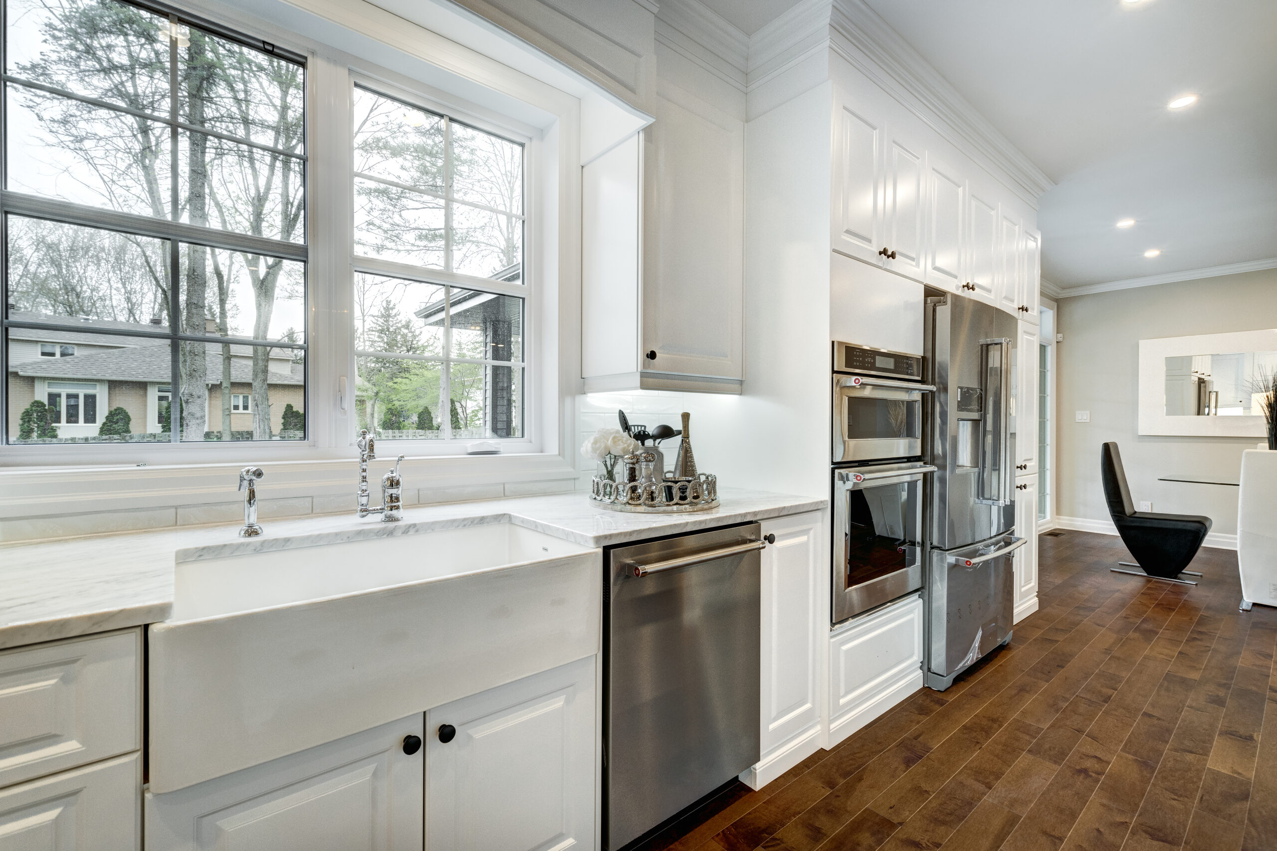 Farmhouse sink and ovens
