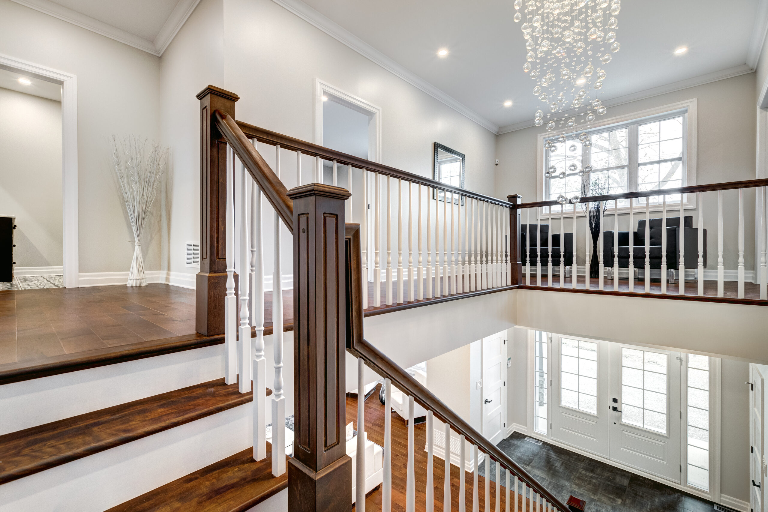 Two-story foyer